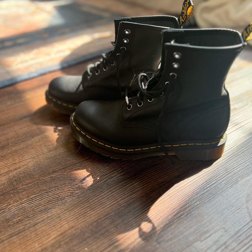 Original Dr. Martens airwair boots - Women's size 7